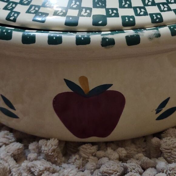 Vintage Stoneware Apple and Green Checked Covered Casserole Baking Dish‎ - Picture 2 of 10